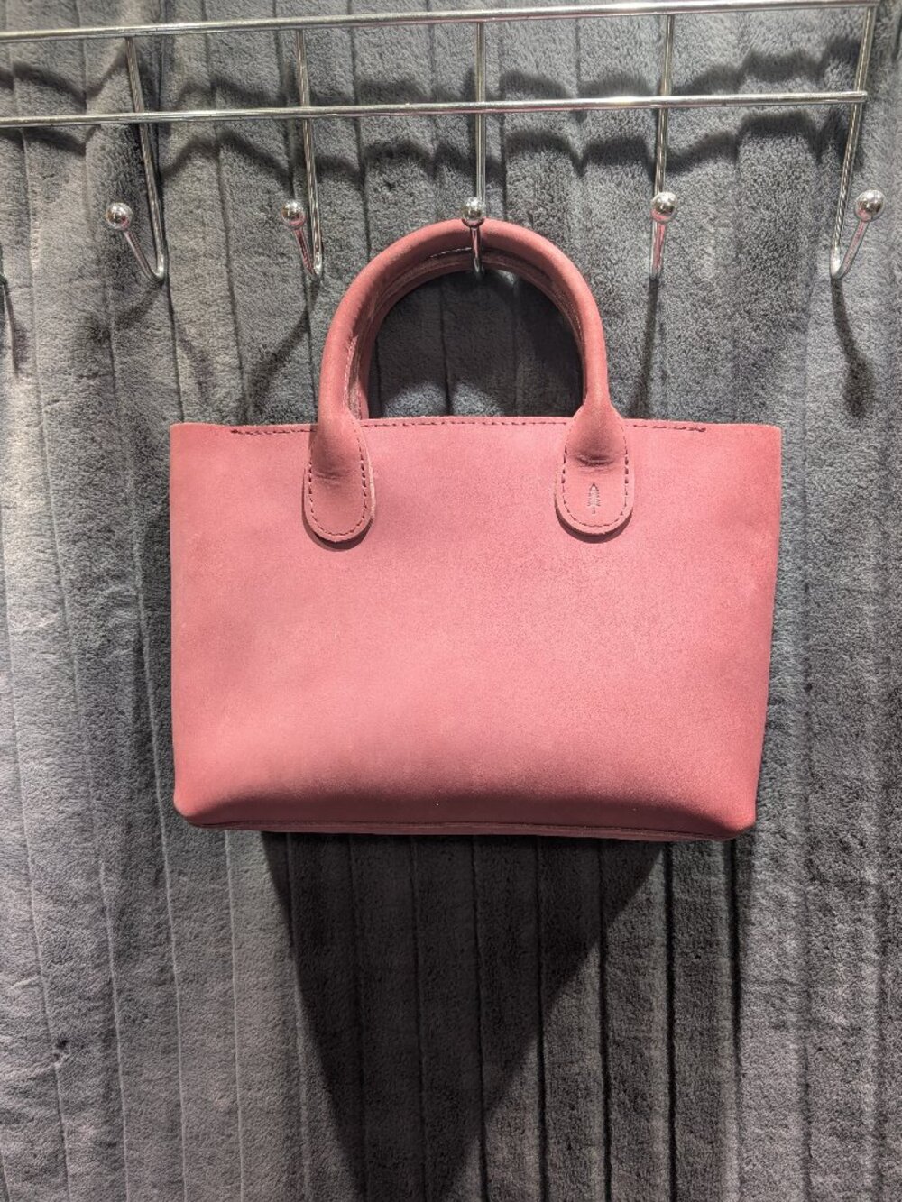 Portland Leather Large Raindrop Foxglove Pink Brushed Leather Zip EUC